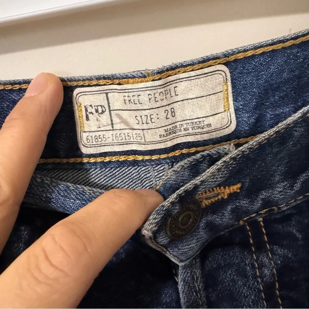 FREE PEOPLE CEM EMBELLISHED DISTRESSED JEANS size 28 - Picture 8 of 8